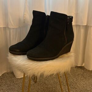 Earth Black Ankle Booties